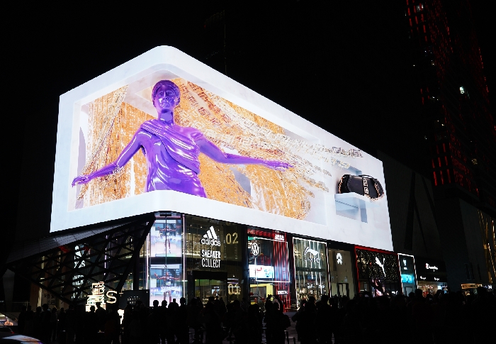 The Versace's purple Goddess who opens the gold curtain in the Chengdu anamorphic video